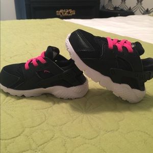 Nike’s in awesome condition size 6c.